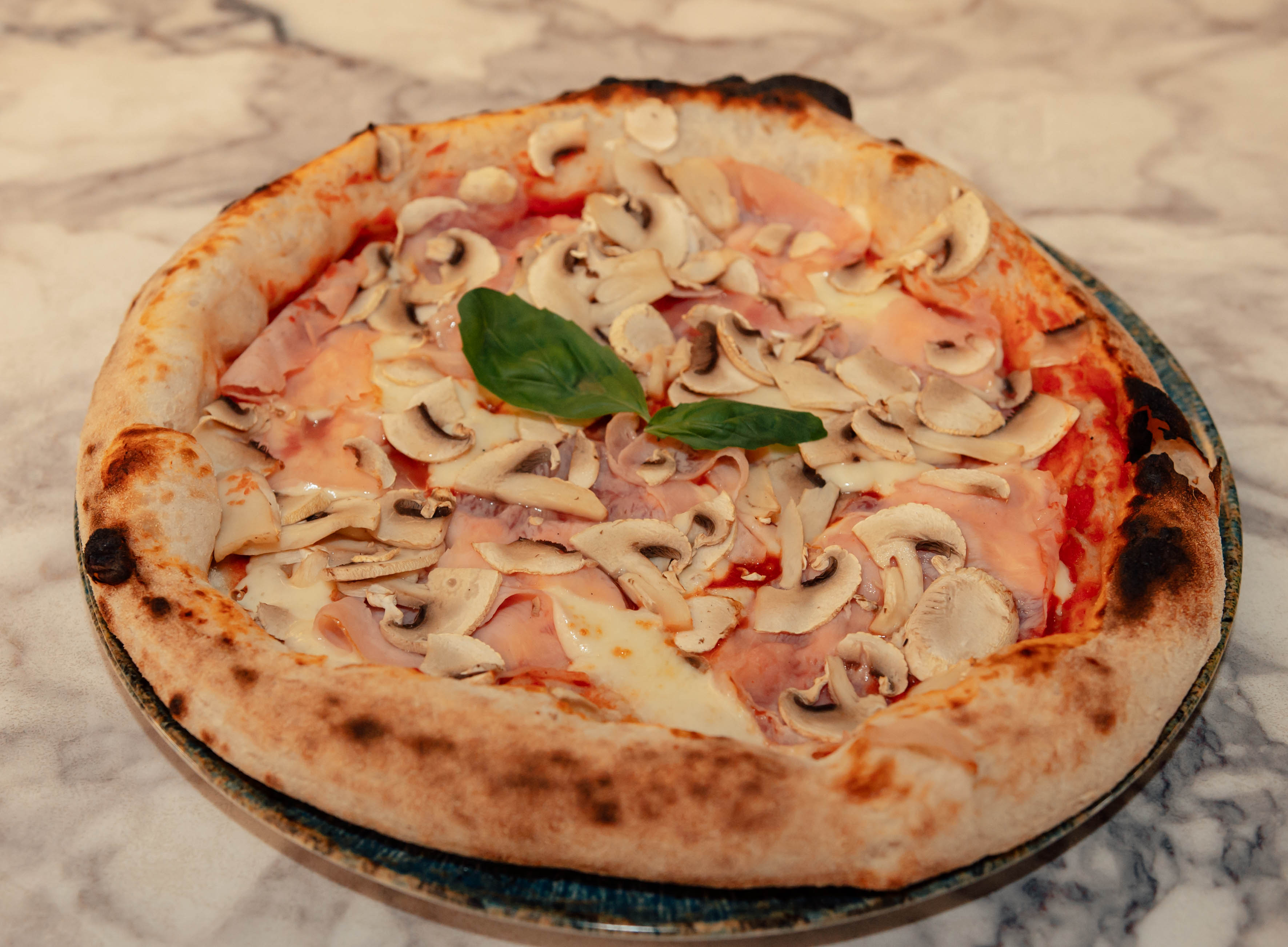 Pizza Prosciutto e Funghi